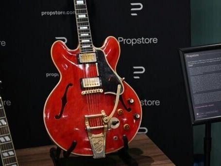 Oasis guitar sold at auction for $385k